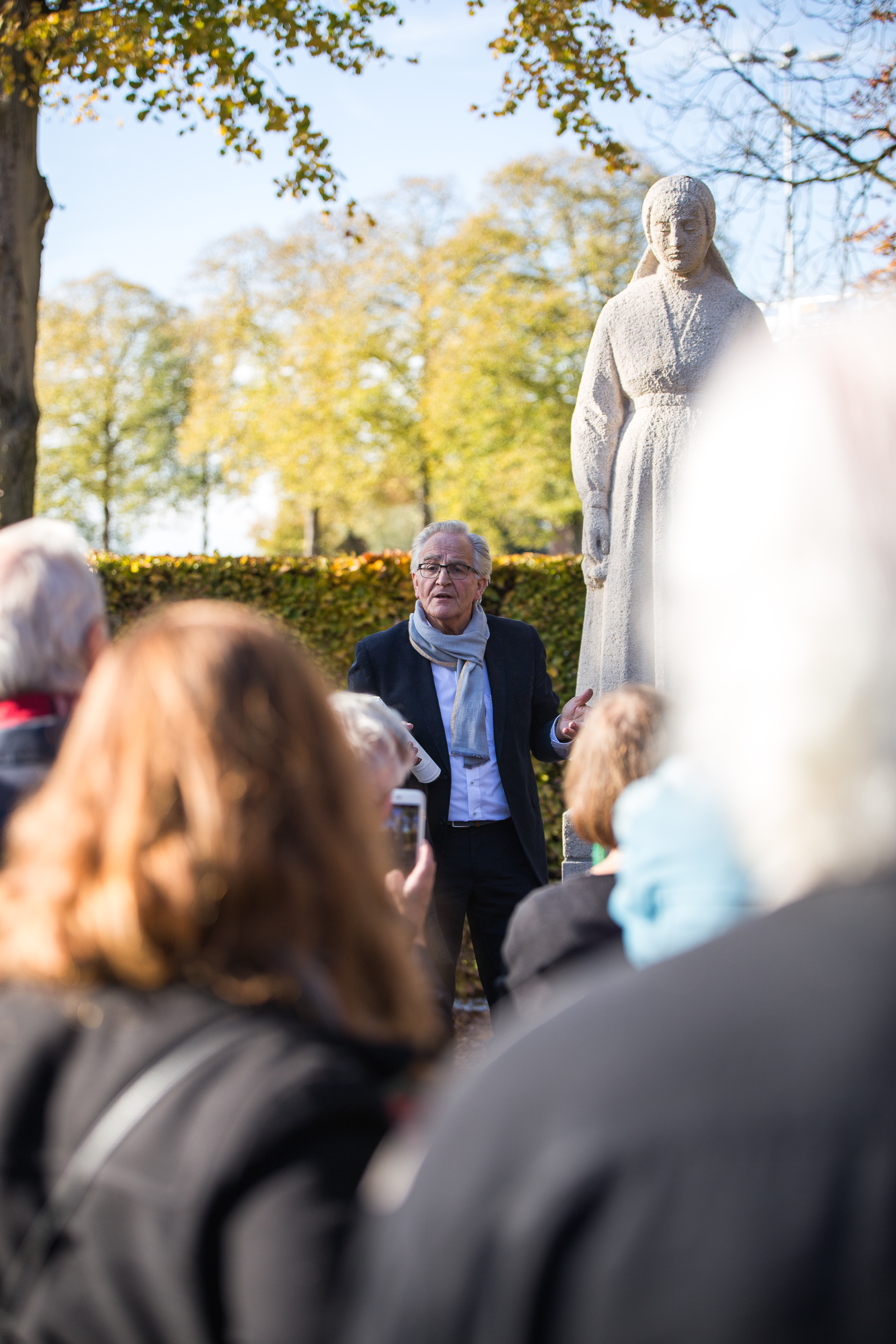 Dhr. De Graaf aan het woord bij 'De vrouw van Putten'.