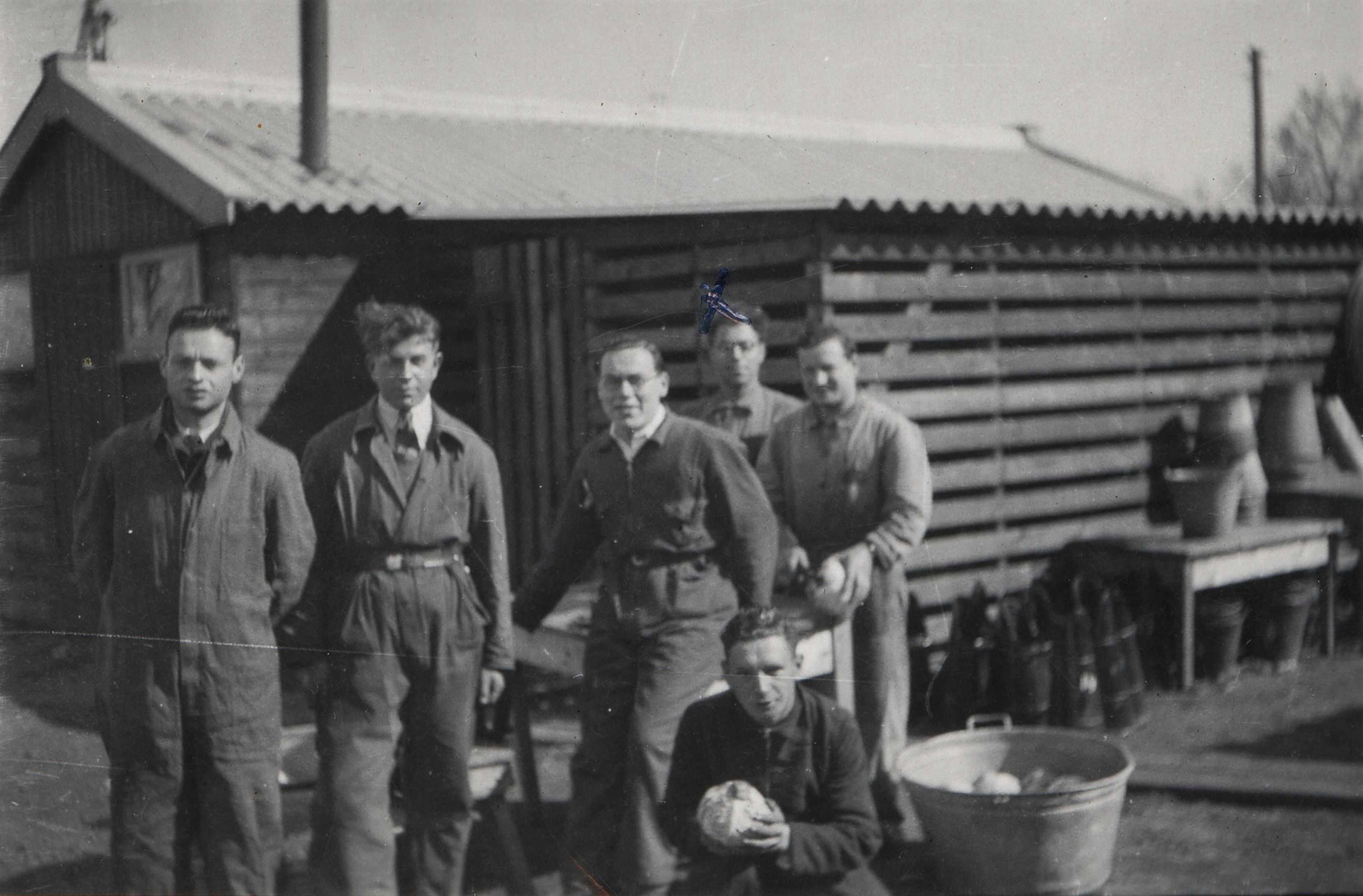 Mannen in het joodse werkkamp Kremboong in 1942.