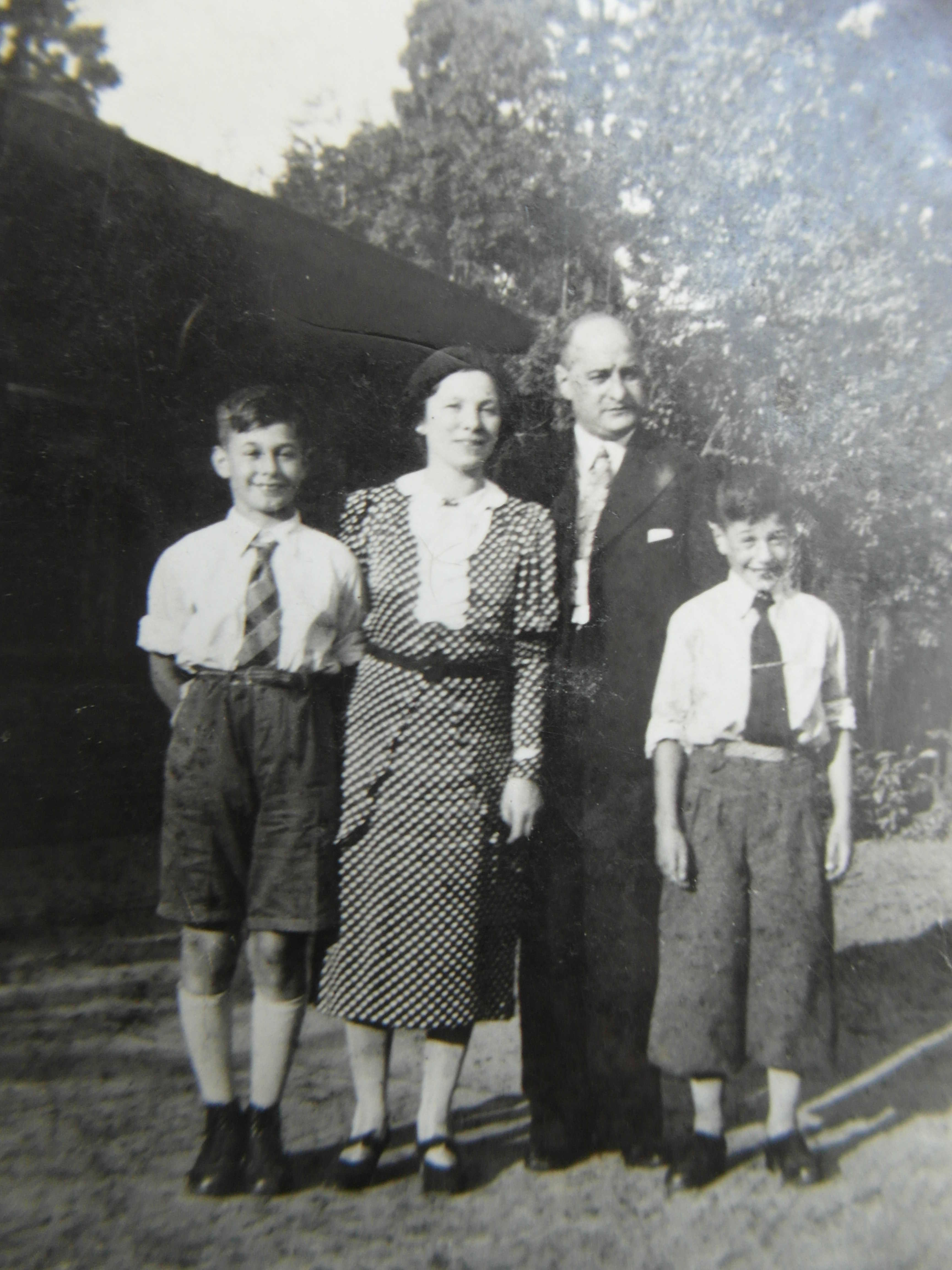 Karel en Johanna met hun zoons Rolf en Harry in 1936.